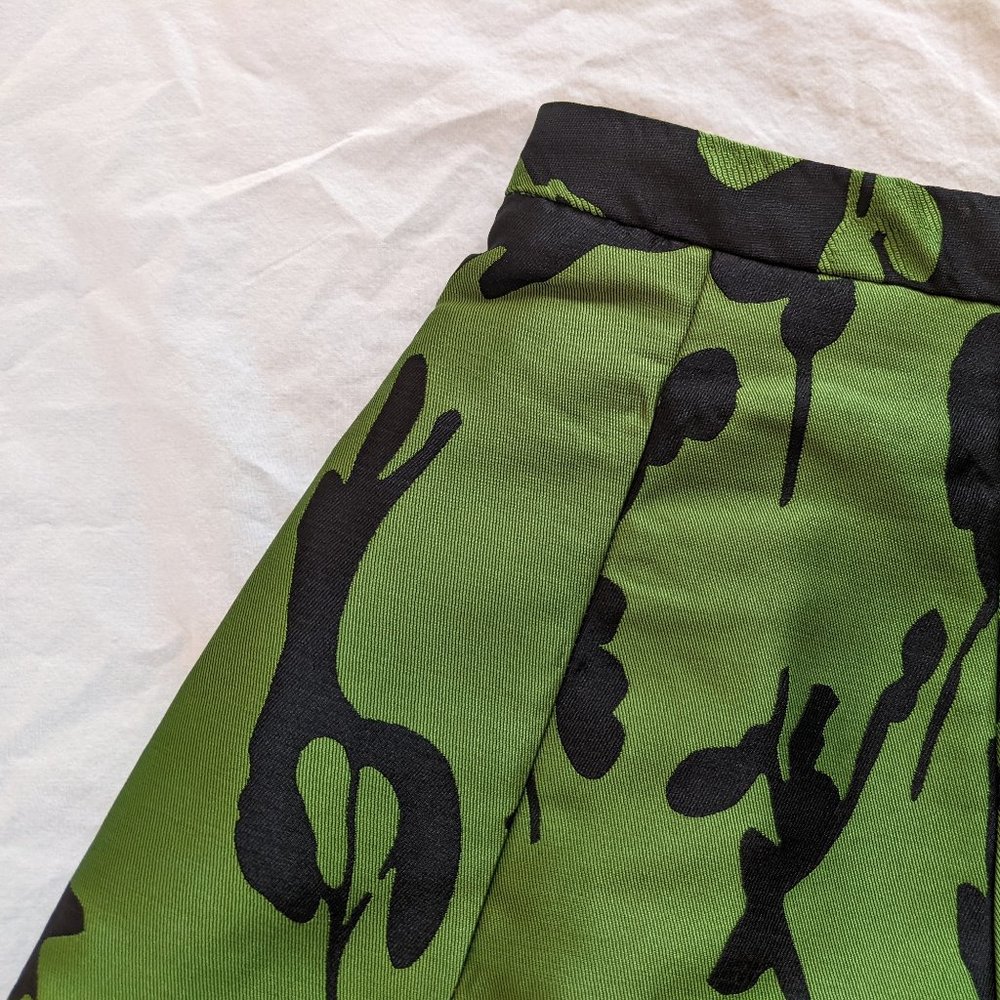 EUC Modcloth Ark & Co Ver-dance Partner Skirt, Green & Black Floral in Medium - Picture 16 of 16